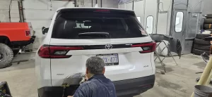 مرکز صافکاری و نقاشی با امتیاز بالا برای خودروهای برقی در ریچموند هیل