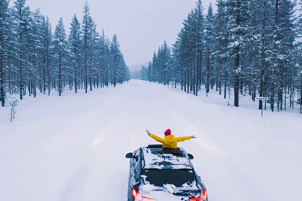 نکته ضروری برای یک سفر جاده‌ای زمستانی ایمن: بررسی باتری و سیستم برق خودرو