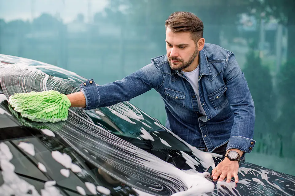 اهمیت شستشوی مرتب خودرو برای محافظت از رنگ و شفافیت بدنه