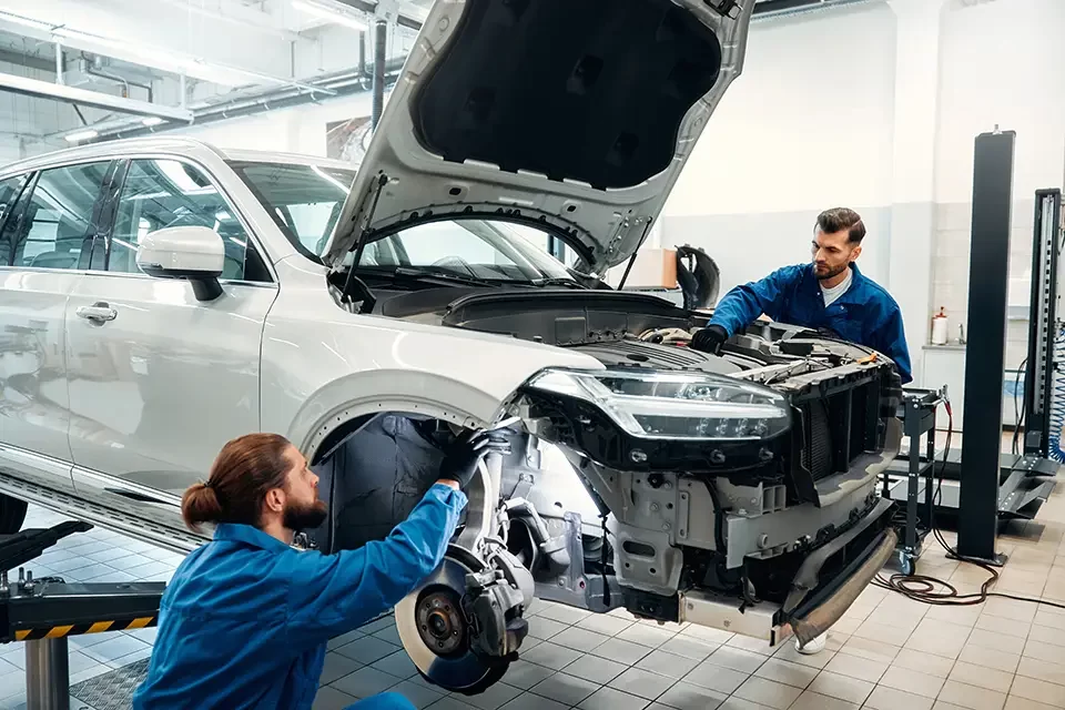 What Sets a Top-Rated Collision Centre for EVs in Richmond Hill Apart?