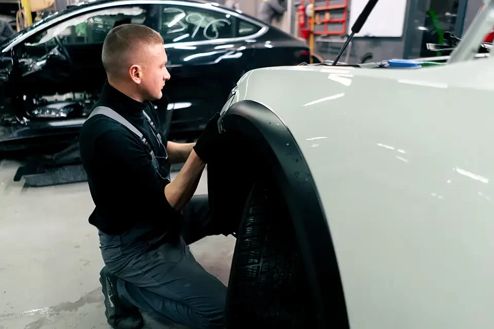 car body shop خدمات تخصصی تعمیرات بدنه تسلا در ریچموند هیل