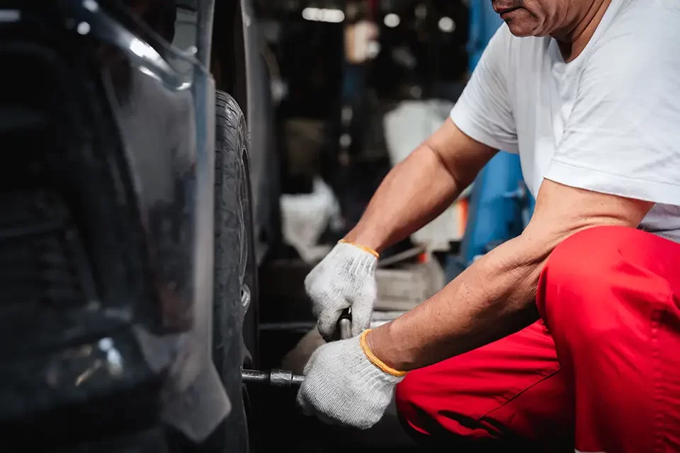 car-machanic-checking-and-maintenance-on-the-car Gas Engine Manufacturing Technologies