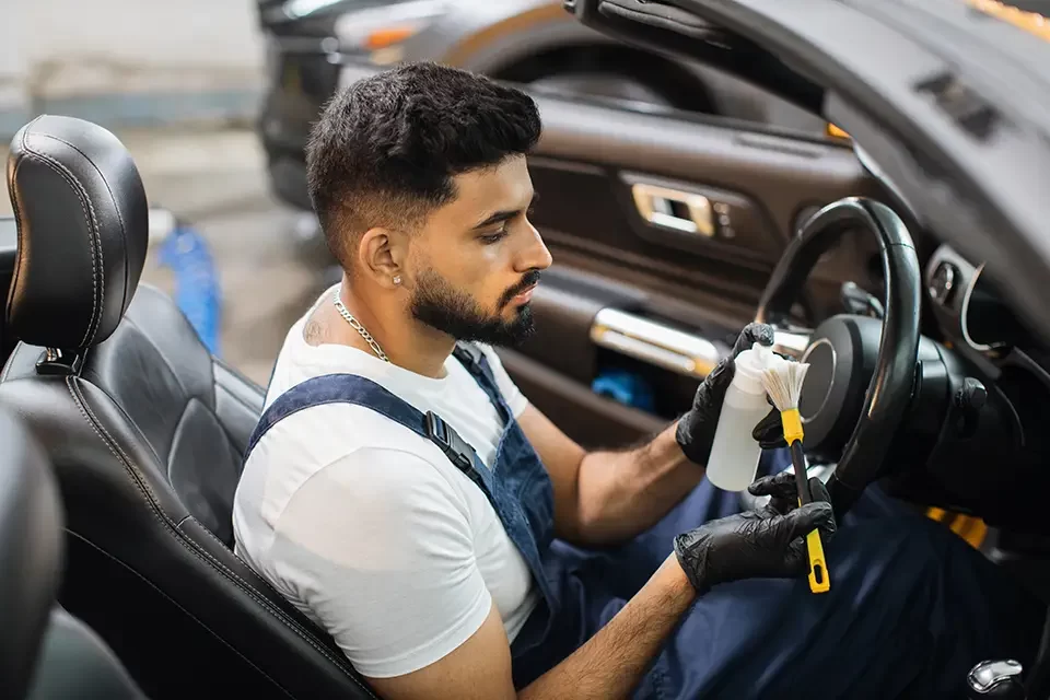 专业汽车精洗的好处：漆面寿命与转售价值